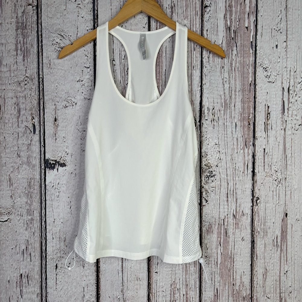 Athleta Yosemite Tank in Bright White Size Medium Racerback Side Bungees for Fit